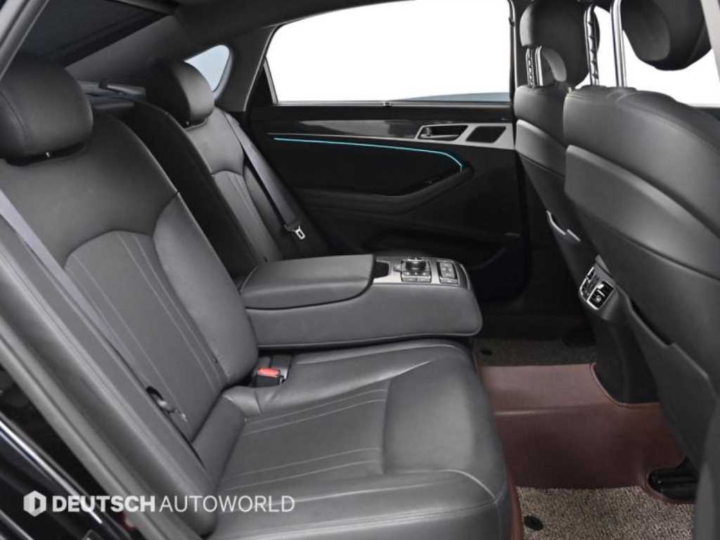 Hyundai Genesis — photo 12