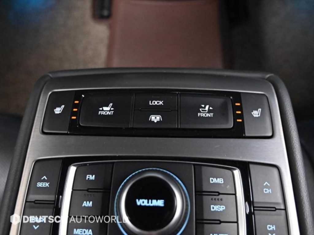 Hyundai Genesis — photo 16