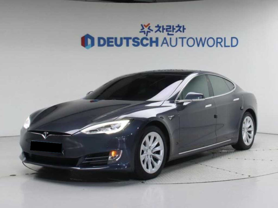 Tesla Model S — photo 01