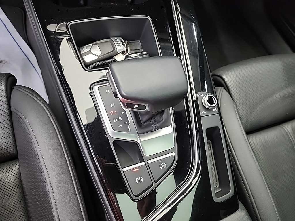 Audi A4 — photo 08