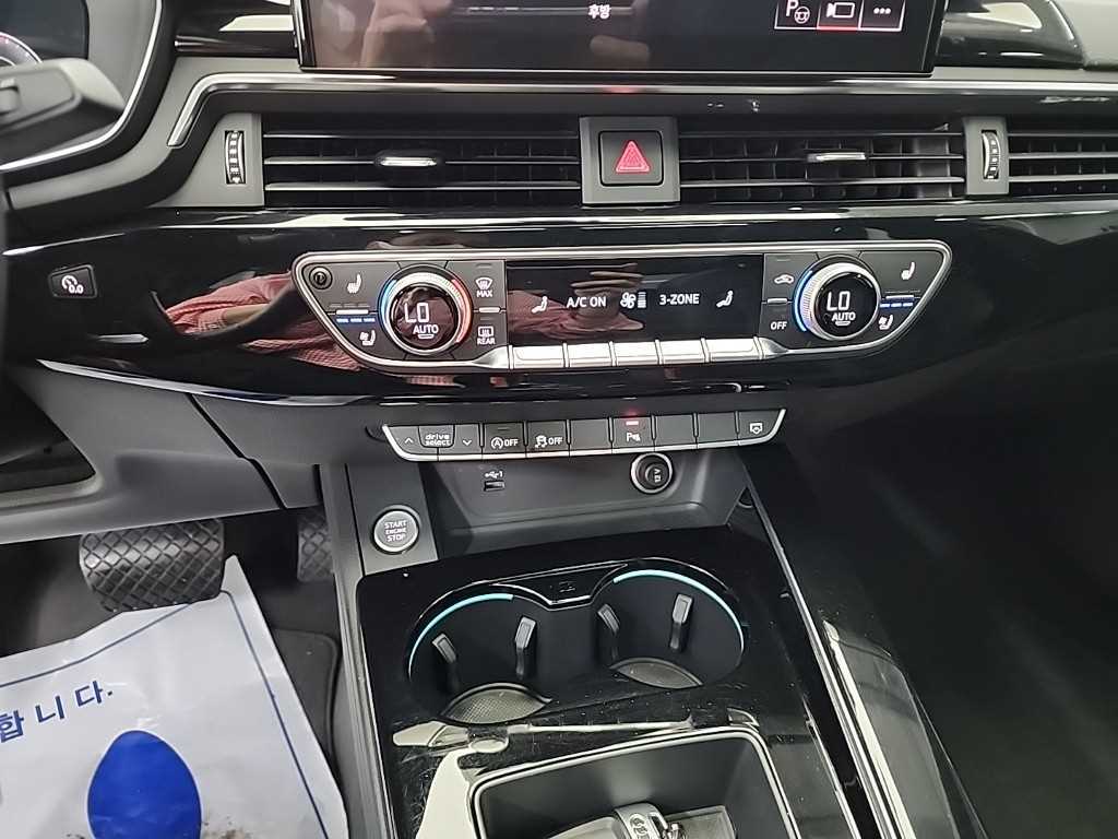 Audi A4 — photo 10