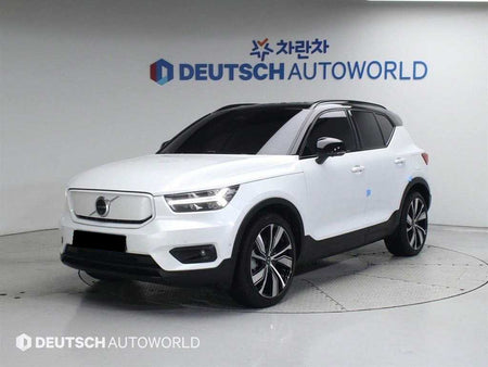 Volvo XC40 — photo 01