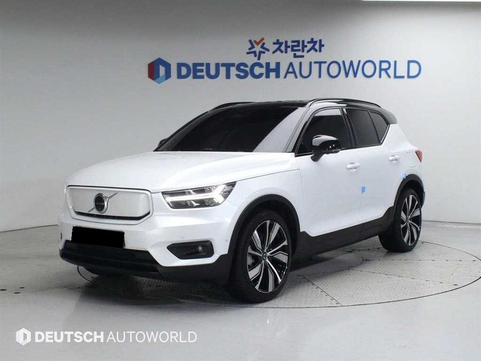 Volvo XC40 — photo 01