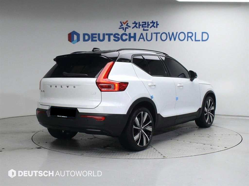 Volvo XC40 — photo 02