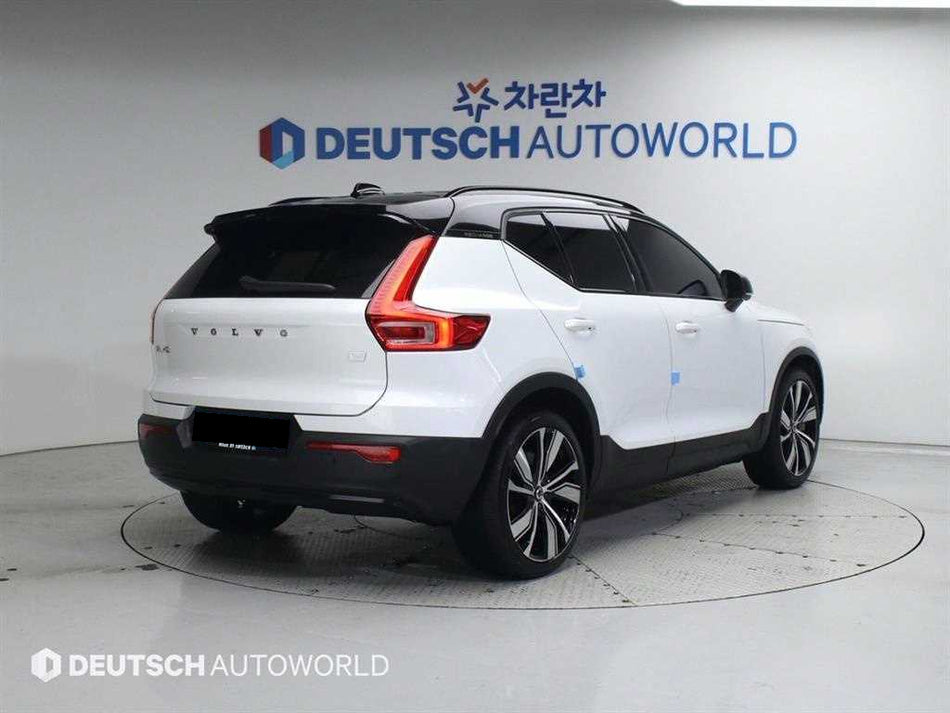 Volvo XC40 — photo 02