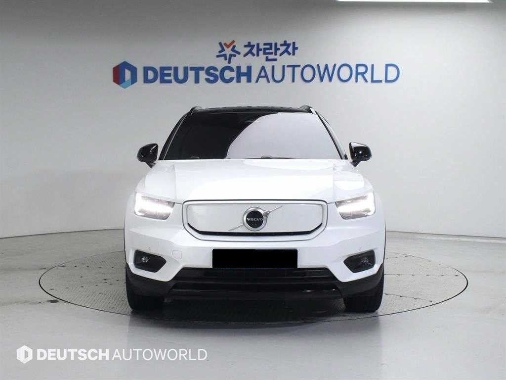 Volvo XC40 — photo 03