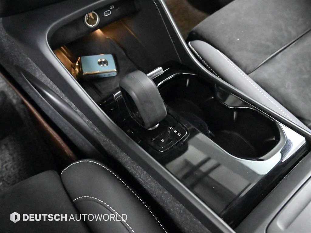 Volvo XC40 — photo 09