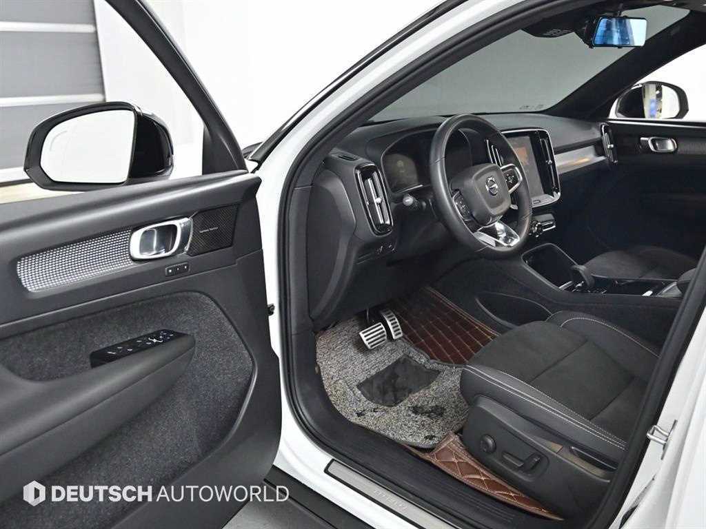 Volvo XC40 — photo 11