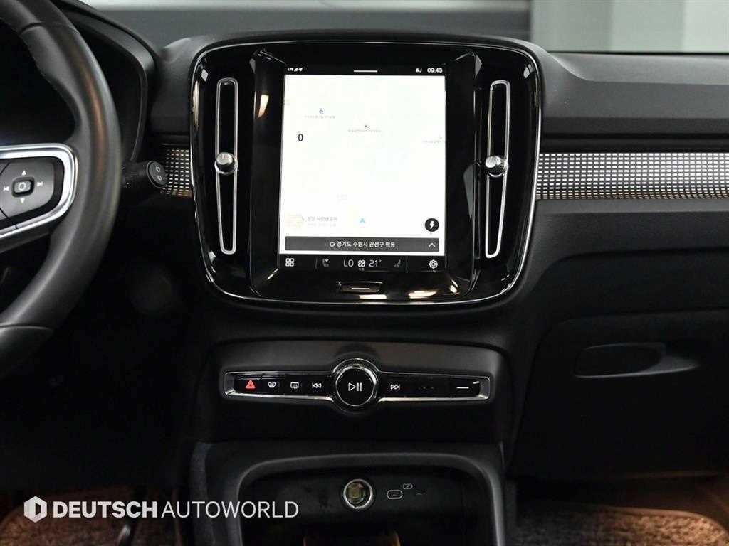 Volvo XC40 — photo 14