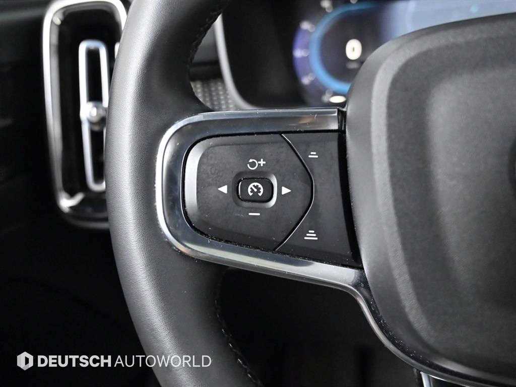 Volvo XC40 — photo 18