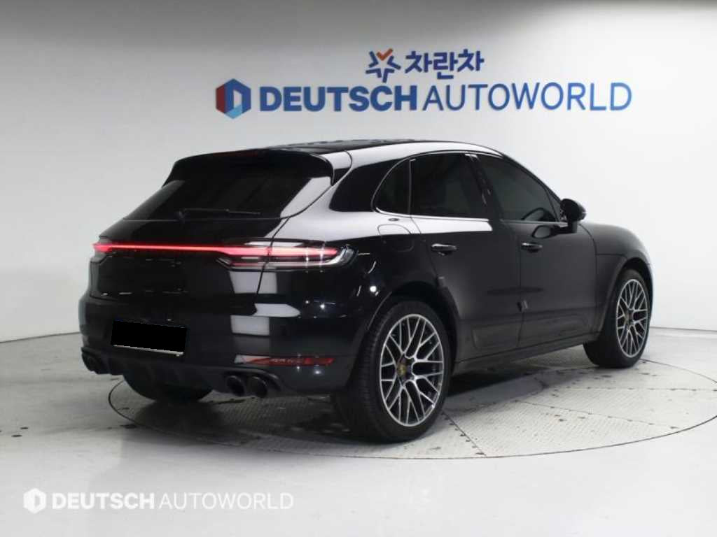 Porsche Macan — photo 02