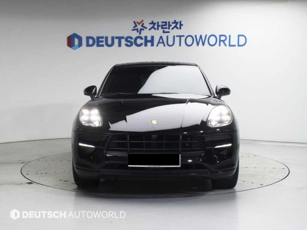 Porsche Macan — photo 03