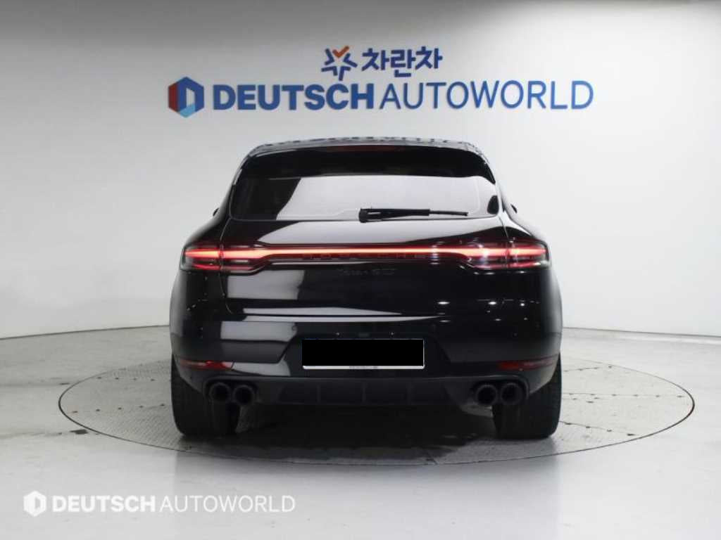 Porsche Macan — photo 04