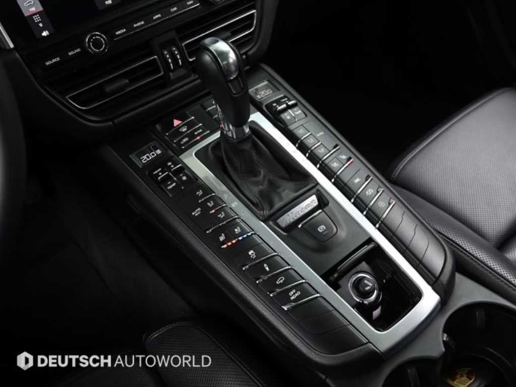 Porsche Macan — photo 05