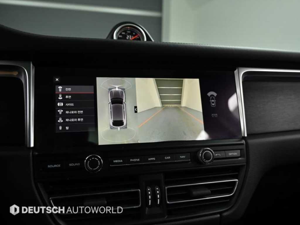 Porsche Macan — photo 09