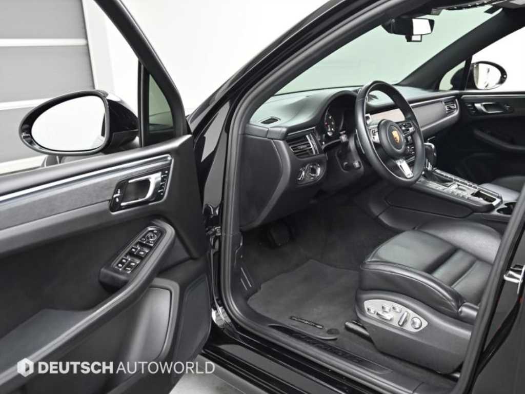 Porsche Macan — photo 11