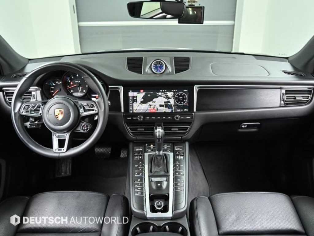 Porsche Macan — photo 13