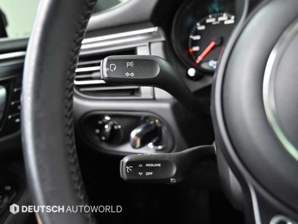 Porsche Macan — photo 15