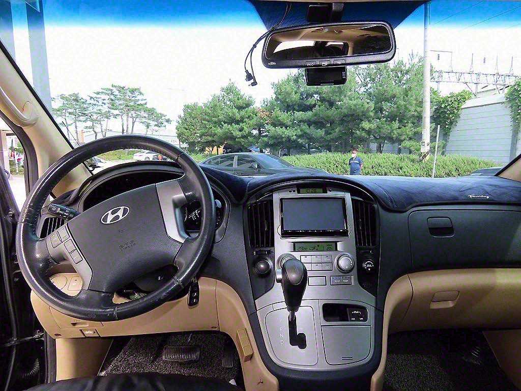 Hyundai Starex — photo 08