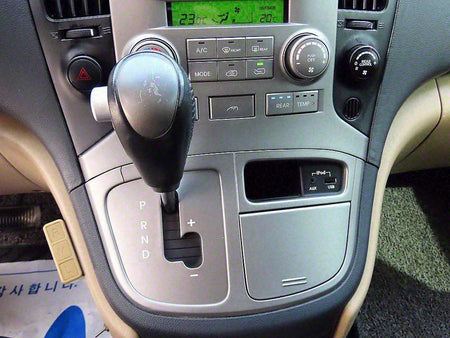 Hyundai Starex — photo 11