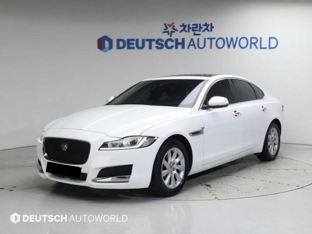 Jaguar XF — photo 01