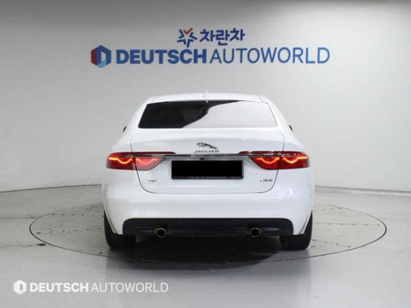 Jaguar XF — photo 04