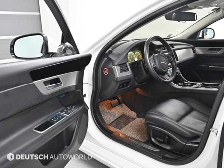 Jaguar XF — photo 11
