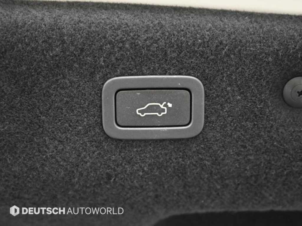 Jaguar XF — photo 20