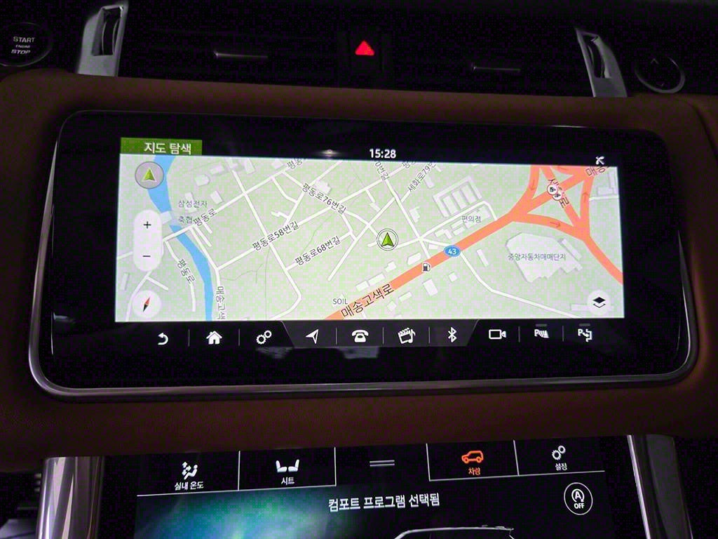 Land Rover Range Rover Sport — photo 16