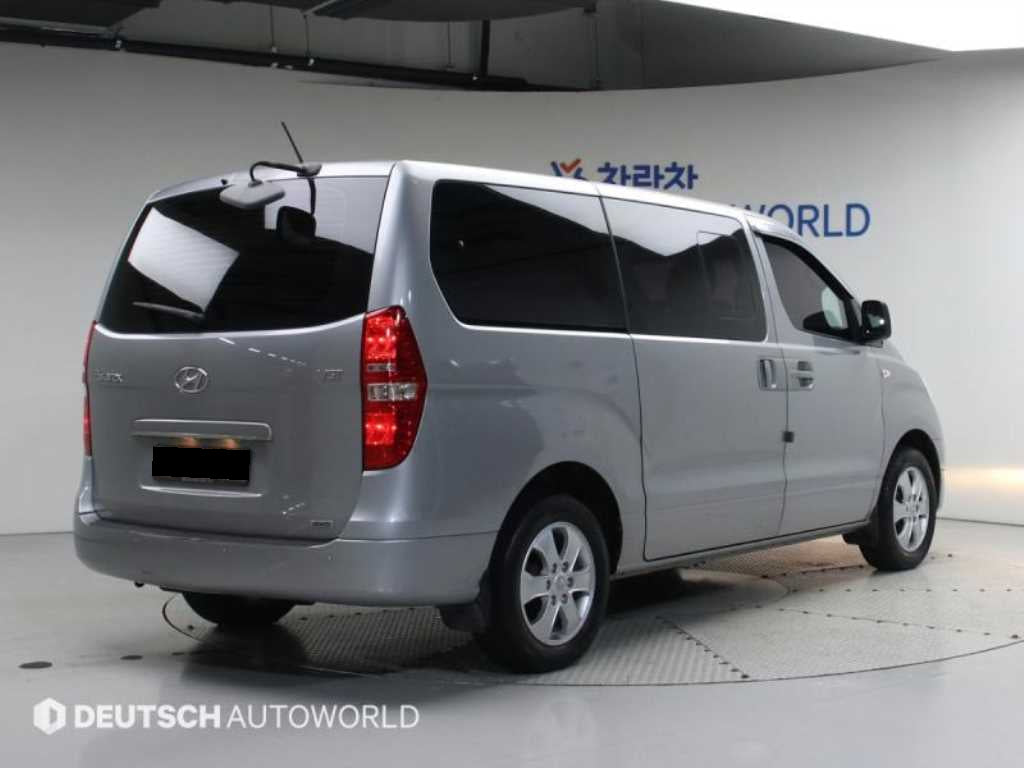 Hyundai Starex — photo 02