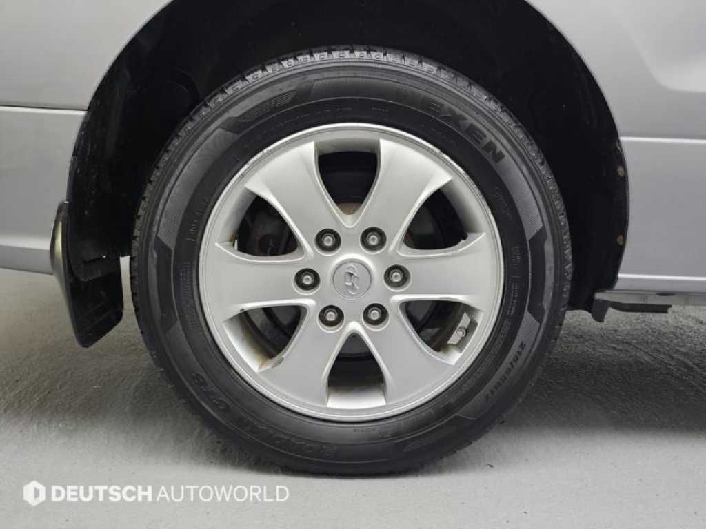 Hyundai Starex — photo 05