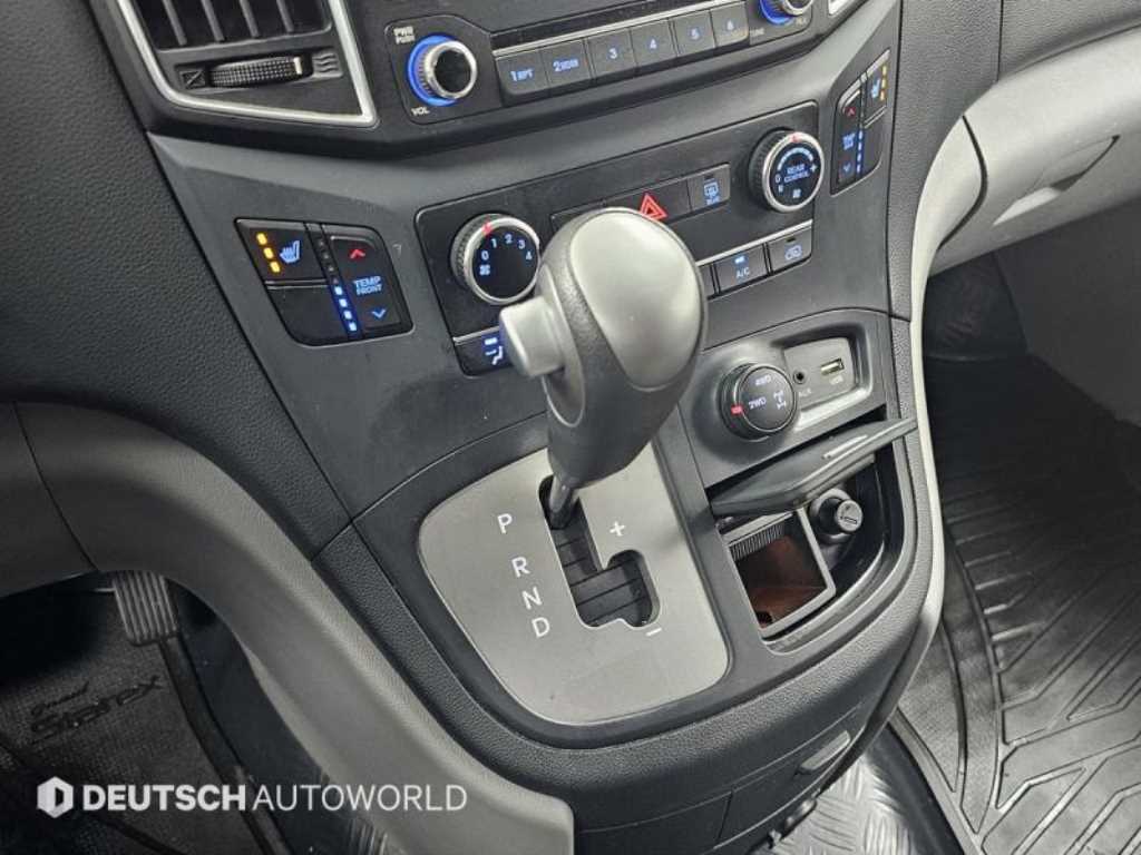 Hyundai Starex — photo 09
