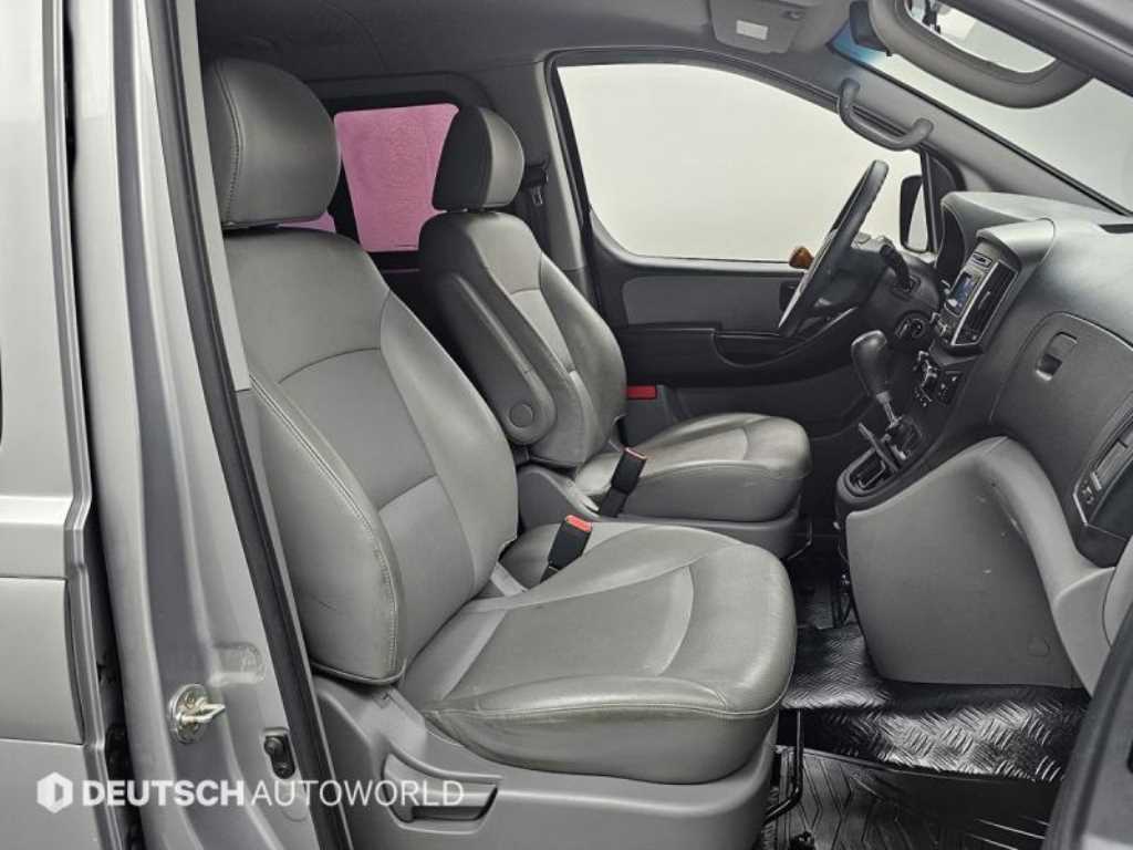 Hyundai Starex — photo 10