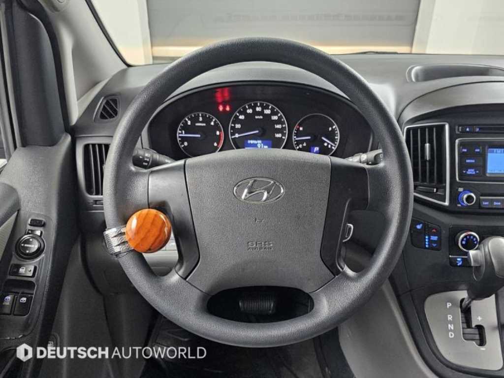 Hyundai Starex — photo 13
