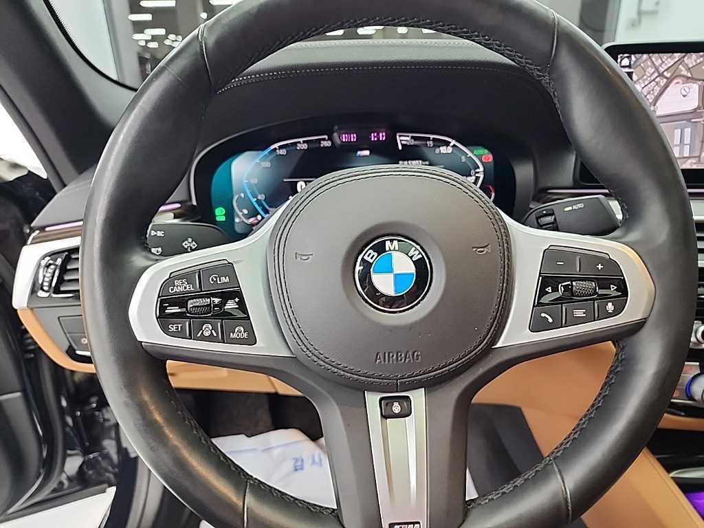 BMW 5-Series — photo 09