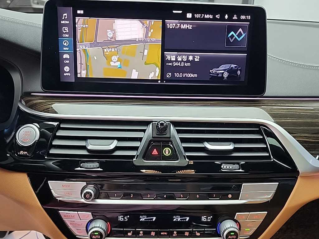 BMW 5-Series — photo 10