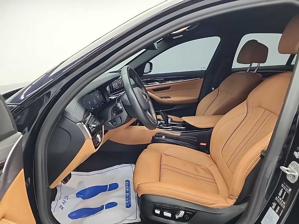 BMW 5-Series — photo 11
