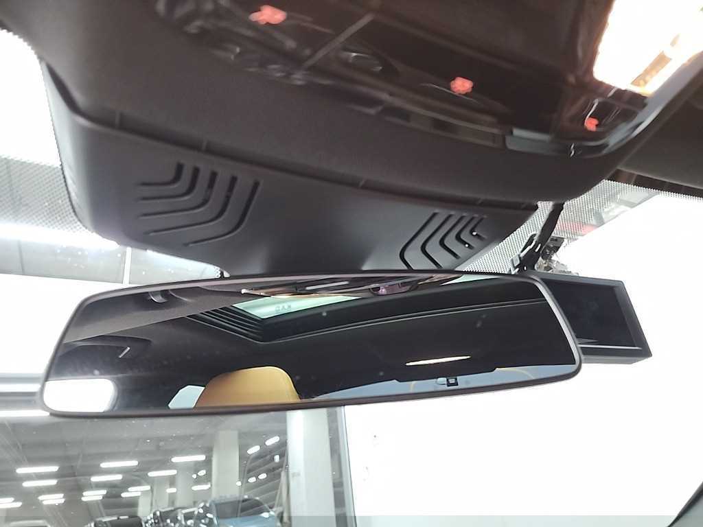 BMW 5-Series — photo 18