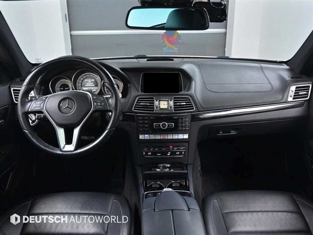 Mercedes-Benz E-Class — photo 07