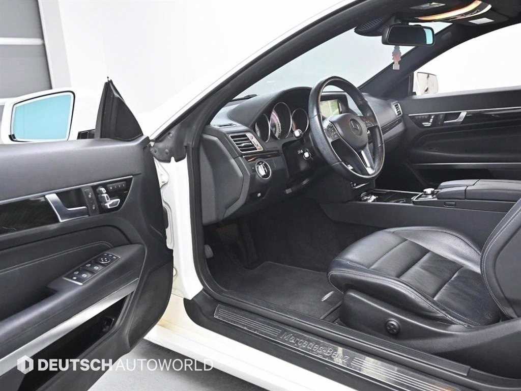 Mercedes-Benz E-Class — photo 11