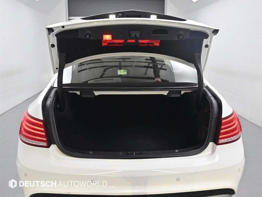 Mercedes-Benz E-Class — photo 20
