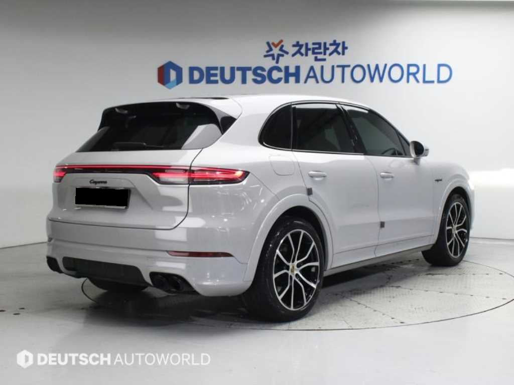 Porsche Cayenne — photo 02