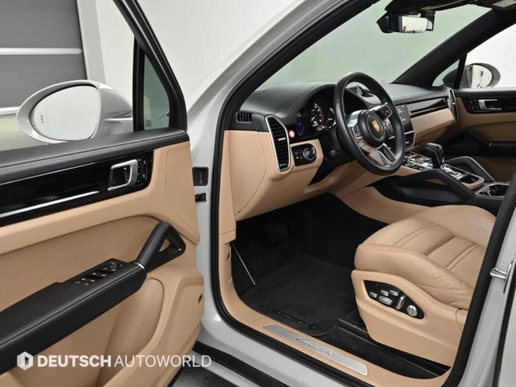 Porsche Cayenne — photo 11