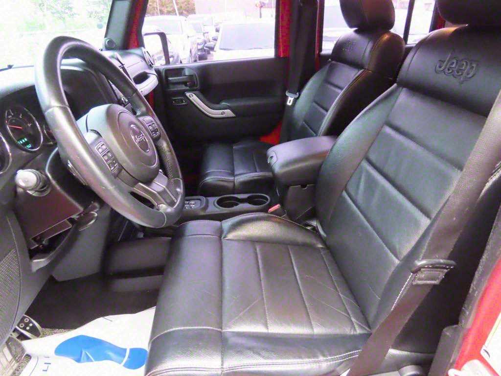 Jeep Wrangler — photo 14