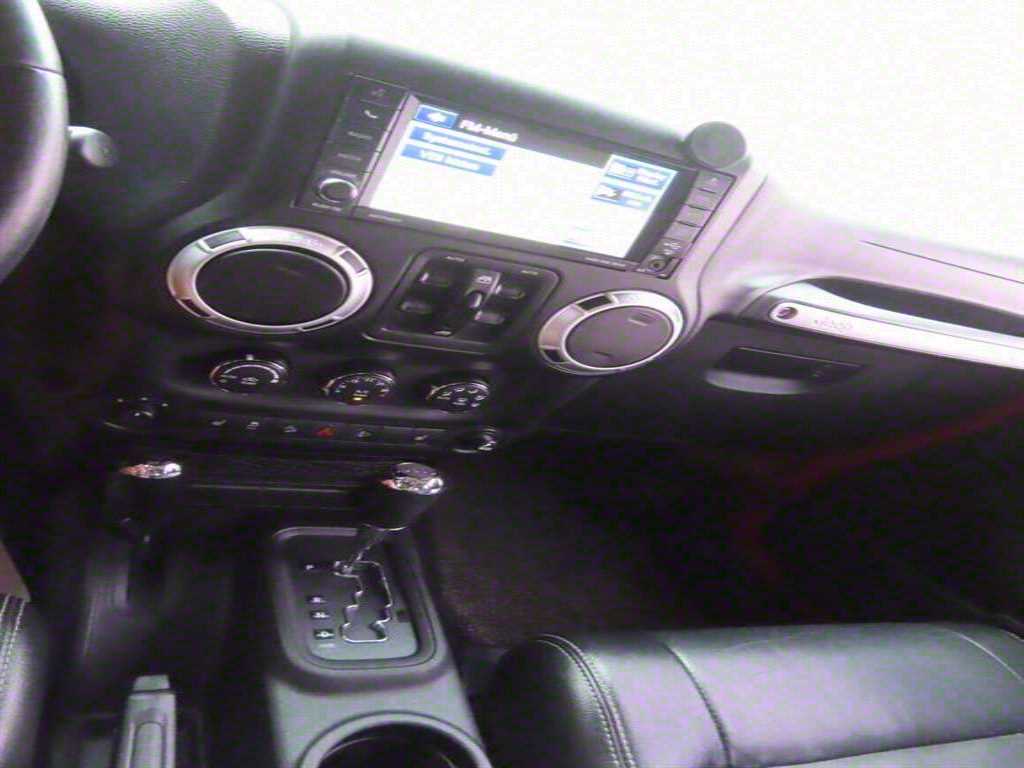 Jeep Wrangler — photo 16