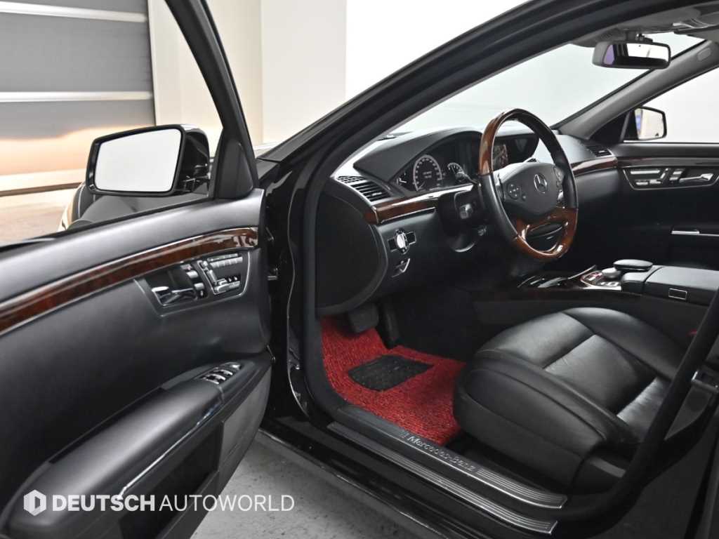 Mercedes-Benz S-Class — photo 11