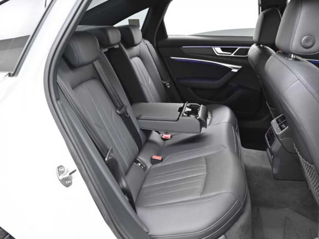 Audi A6 — photo 12