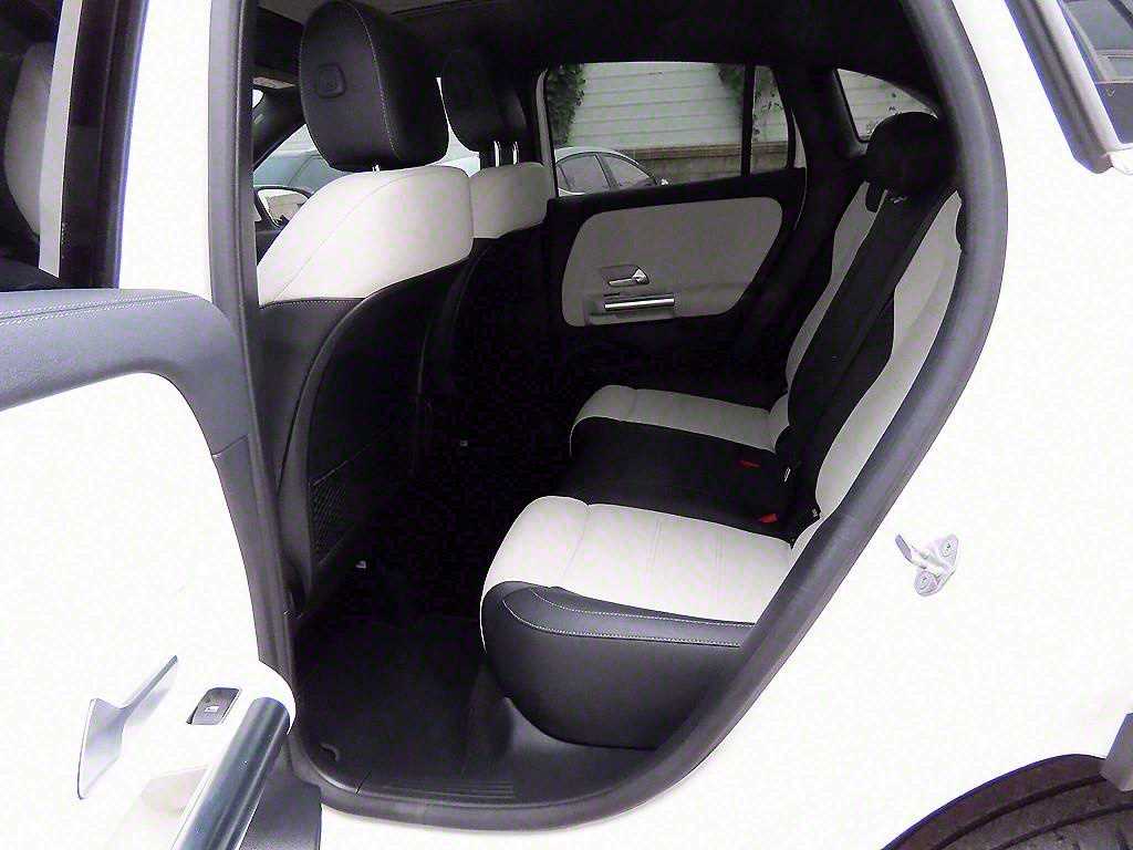 Mercedes-Benz GLA-Class — photo 06