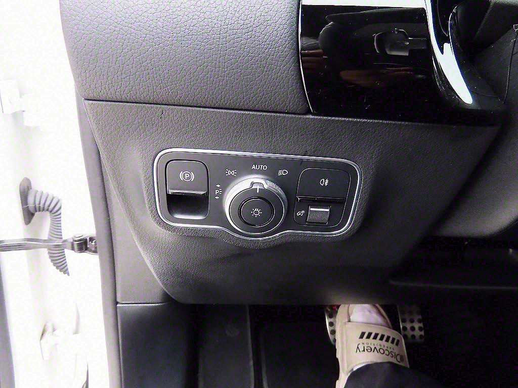 Mercedes-Benz GLA-Class — photo 13