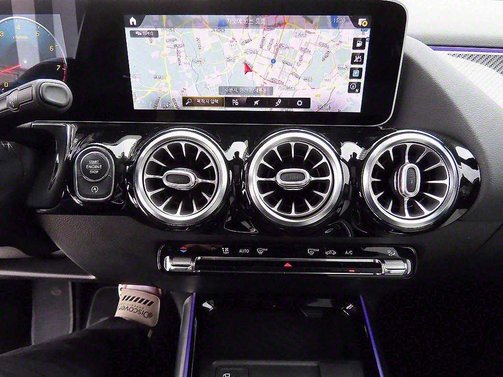 Mercedes-Benz GLA-Class — photo 14